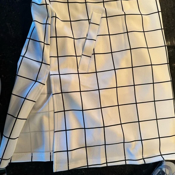 Zara White and Black Long Vest with Notched Lapels - Picture 8 of 10